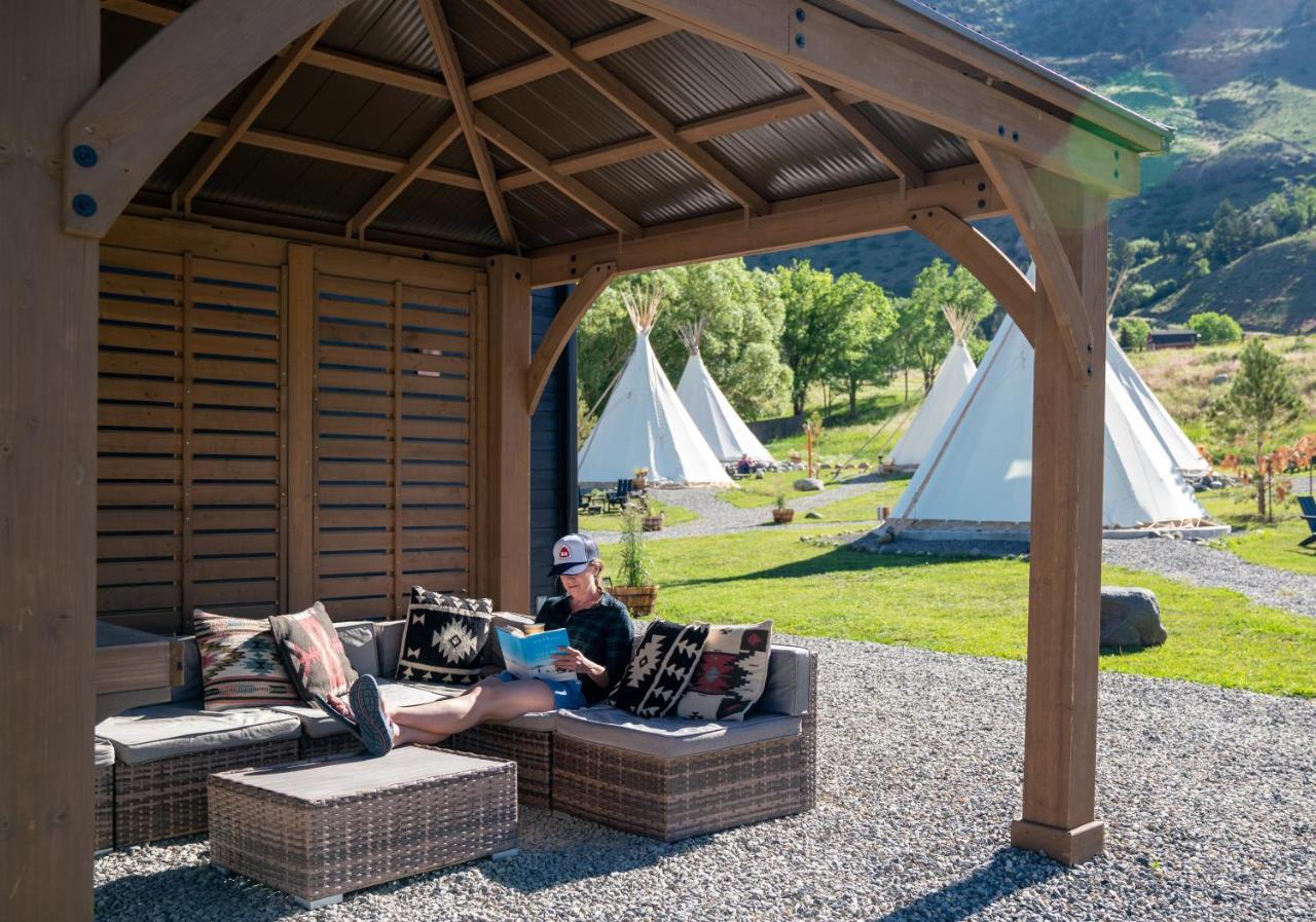 Dreamcatcher Tipi Hotel Gardiner Exterior photo