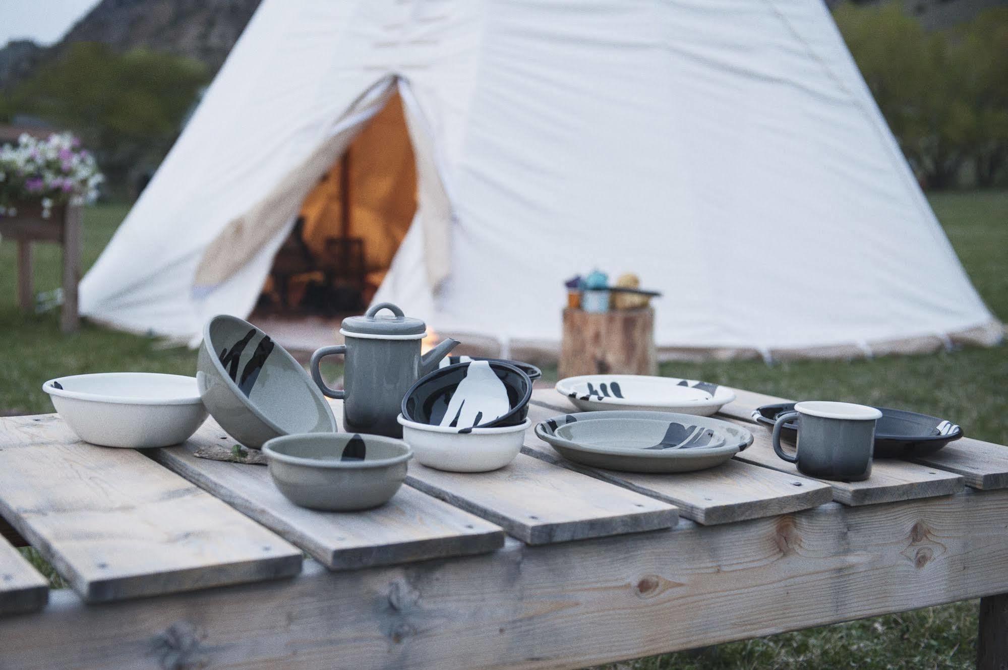 Dreamcatcher Tipi Hotel Gardiner Exterior photo
