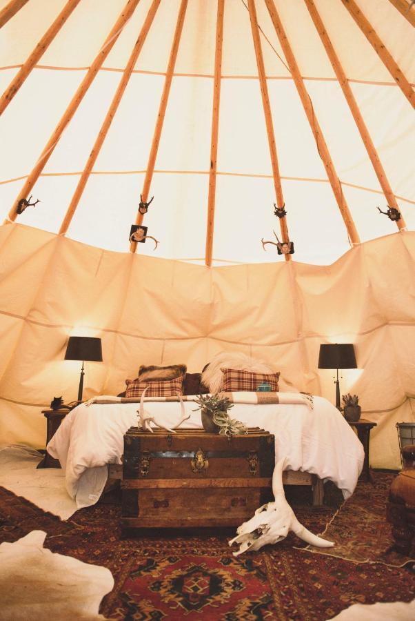 Dreamcatcher Tipi Hotel Gardiner Exterior photo