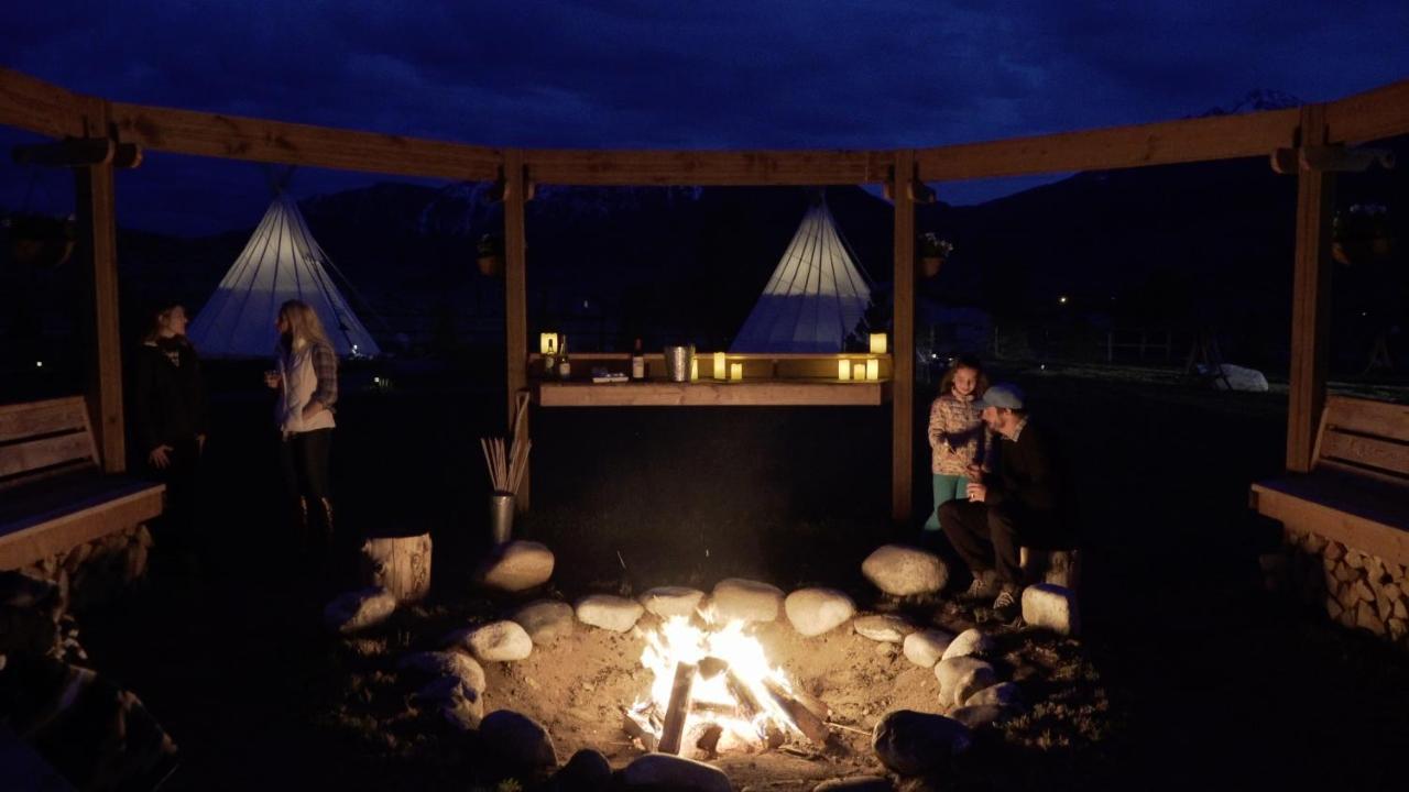 Dreamcatcher Tipi Hotel Gardiner Exterior photo
